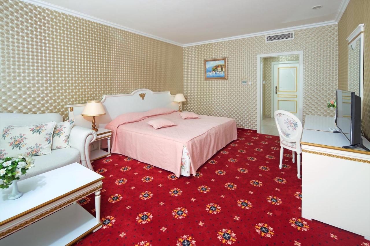 Planeta Hotel & Aquapark Free Beach Access Napospart Kültér fotó A room at the hotel