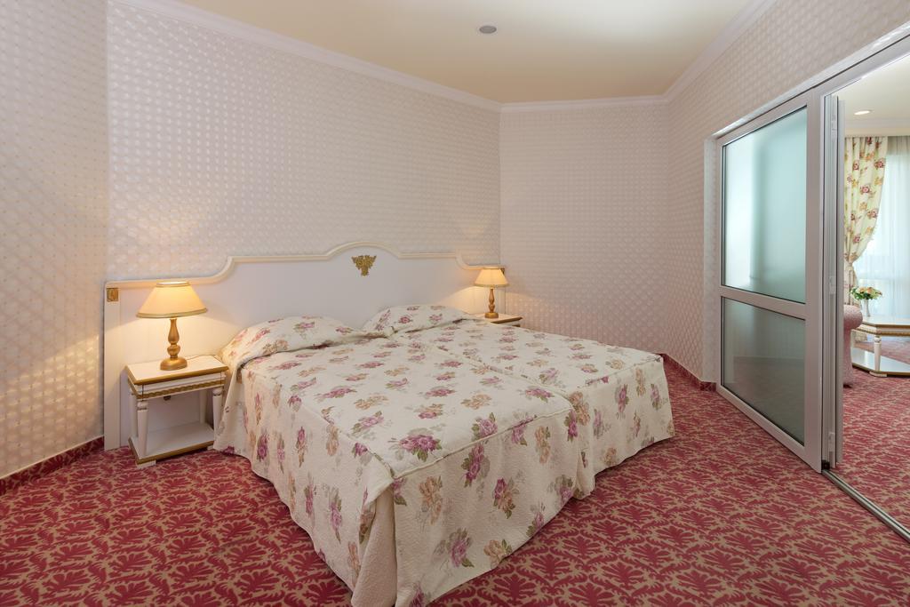 Planeta Hotel & Aquapark Free Beach Access Napospart Kültér fotó A bedroom at the hotel