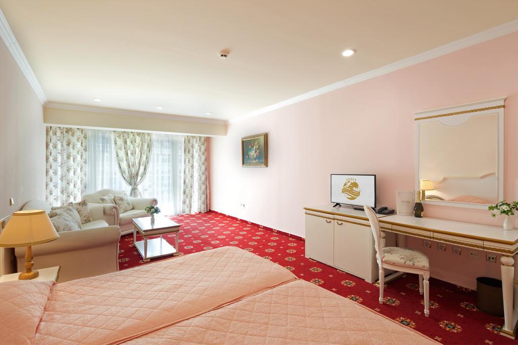 Planeta Hotel & Aquapark Free Beach Access Napospart Kültér fotó A room at the hotel