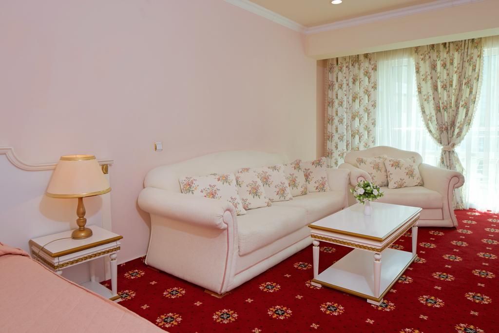 Planeta Hotel & Aquapark Free Beach Access Napospart Kültér fotó A room at the hotel