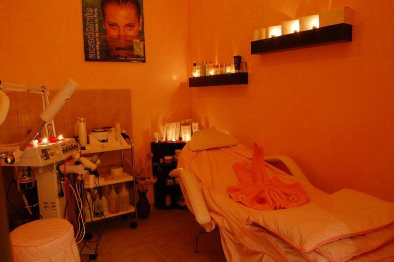 Planeta Hotel & Aquapark Free Beach Access Napospart Kültér fotó A typical spa treatment room