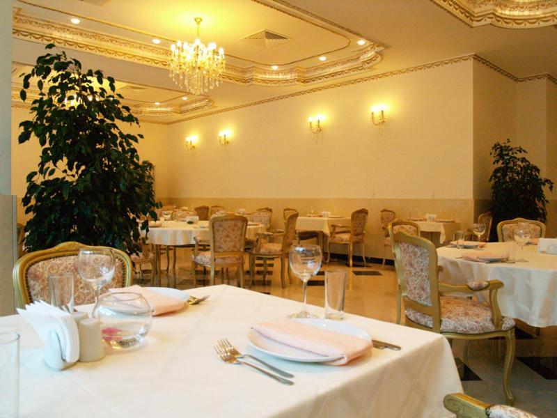 Planeta Hotel & Aquapark Free Beach Access Napospart Kültér fotó Restaurant interior