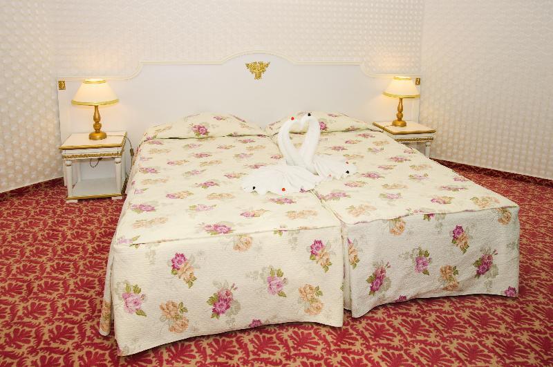 Planeta Hotel & Aquapark Free Beach Access Napospart Kültér fotó A bed with a bedsheet